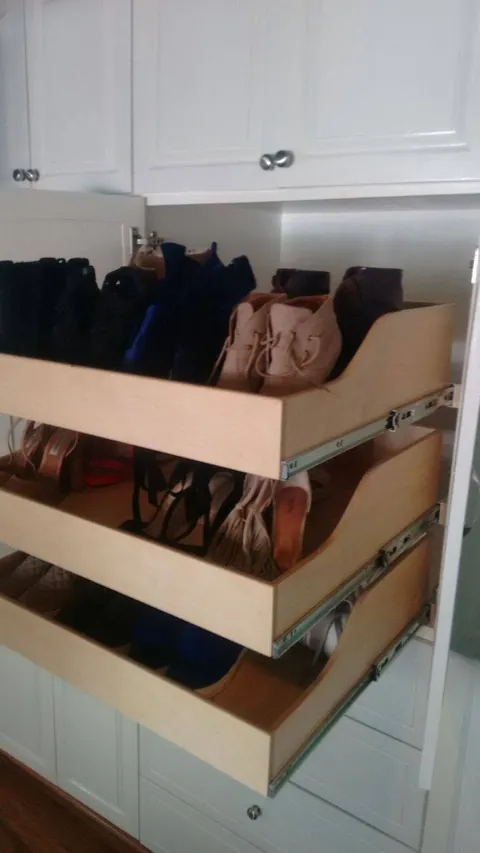 Zapateros extraíbles dentro del clóset